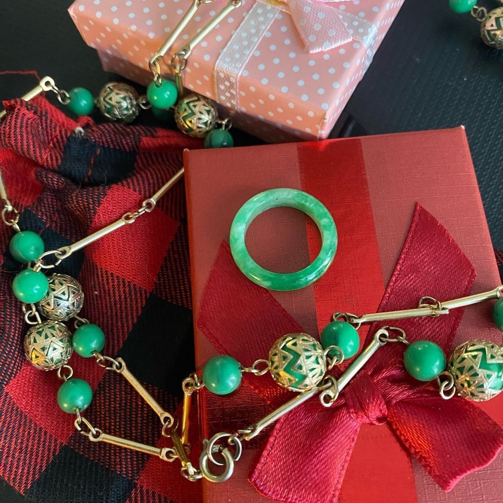 Green and gold beaded necklace and ring set like new no signs of wear.